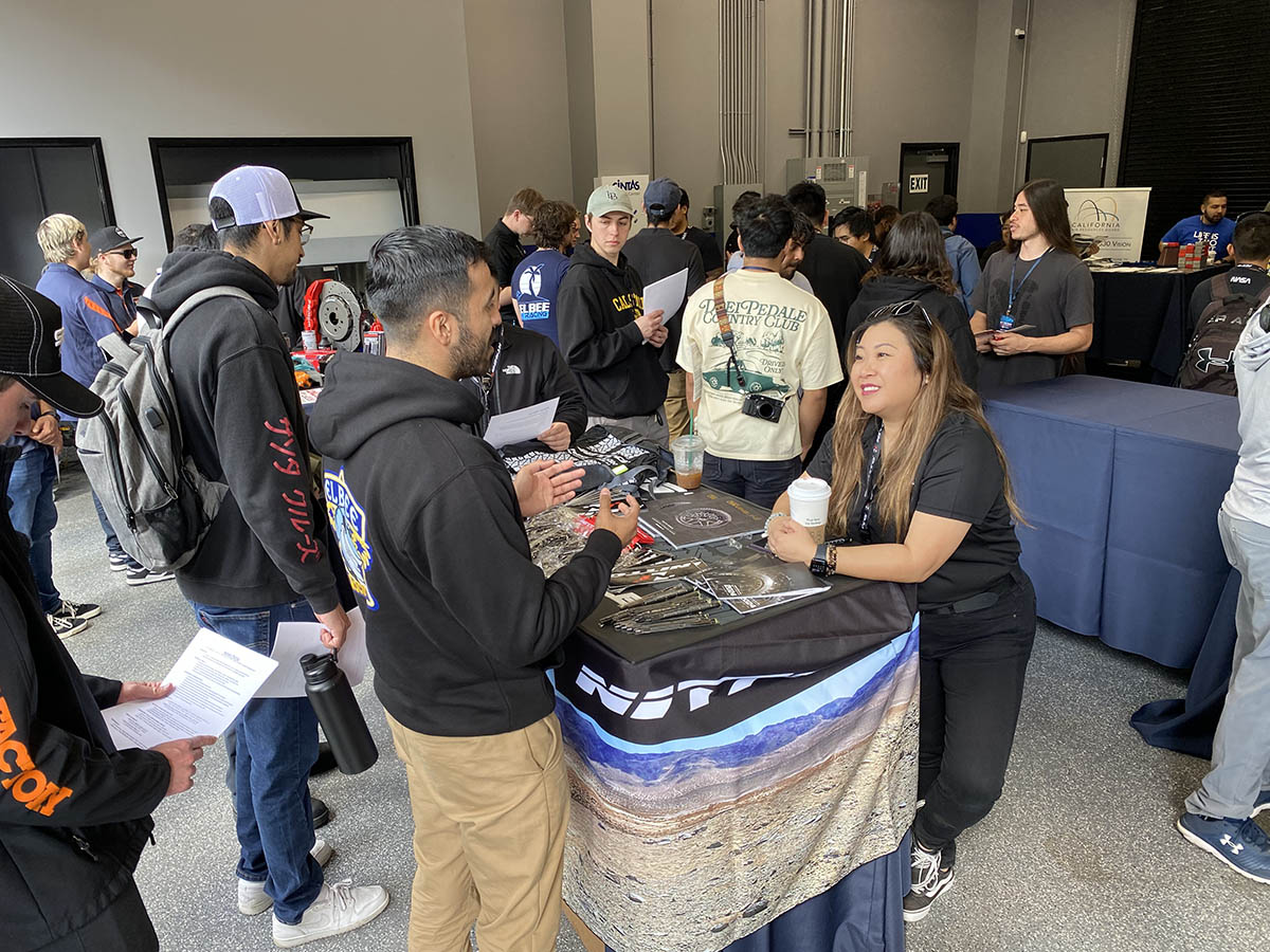 ETTN/SAE Career Fair Fosters Industry Connections for Future Engineers